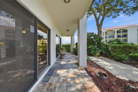 Condo in Tarpon Springs, Florida, 2 bedrooms  № 2133900 - photo 24