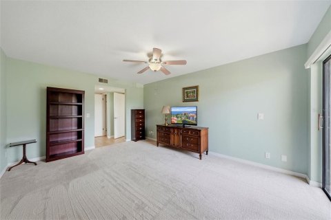 Condo in Tarpon Springs, Florida, 2 bedrooms  № 2133900 - photo 14