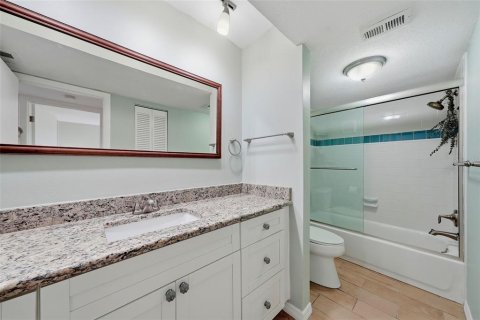 Condo in Tarpon Springs, Florida, 2 bedrooms  № 2133900 - photo 19