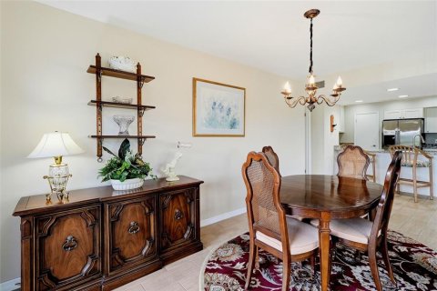 Condo in Tarpon Springs, Florida, 2 bedrooms  № 2133900 - photo 11