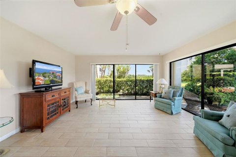 Condo in Tarpon Springs, Florida, 2 bedrooms  № 2133900 - photo 9