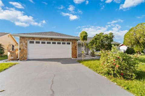 Casa en venta en Kissimmee, Florida, 4 dormitorios, 160.72 m2 № 1904661 - foto 2