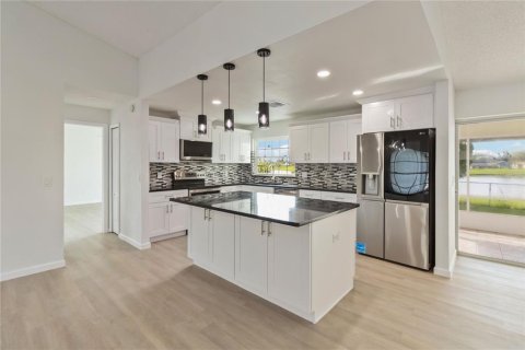 Casa en venta en Kissimmee, Florida, 4 dormitorios, 160.72 m2 № 1904661 - foto 9