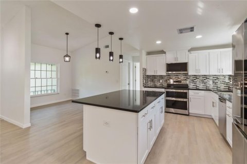Casa en venta en Kissimmee, Florida, 4 dormitorios, 160.72 m2 № 1904661 - foto 12