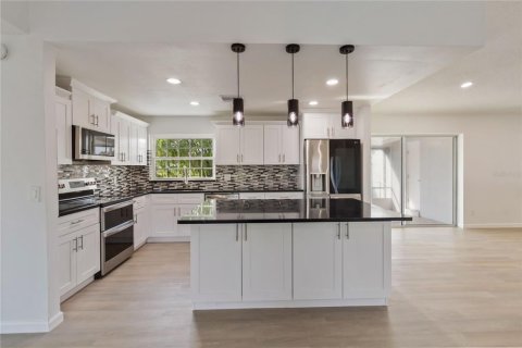 Casa en venta en Kissimmee, Florida, 4 dormitorios, 160.72 m2 № 1904661 - foto 11