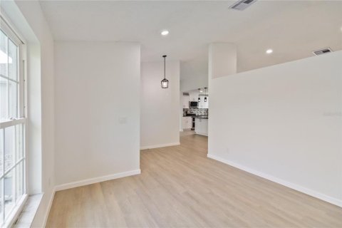 Casa en venta en Kissimmee, Florida, 4 dormitorios, 160.72 m2 № 1904661 - foto 8