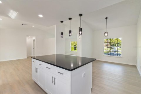 Casa en venta en Kissimmee, Florida, 4 dormitorios, 160.72 m2 № 1904661 - foto 14