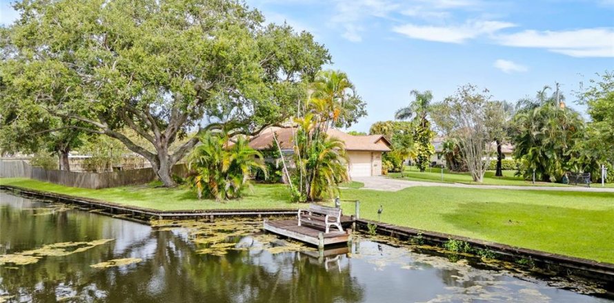 House in Merrit Island, Florida 3 bedrooms, 172.8 sq.m. № 1905162