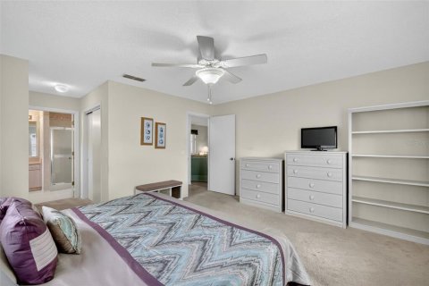 House in The Villages, Florida 2 bedrooms, 143.44 sq.m. № 1917946 - photo 15