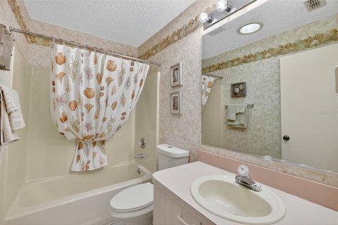 House in The Villages, Florida 2 bedrooms, 143.44 sq.m. № 1917946 - photo 20
