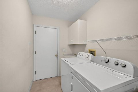 House in The Villages, Florida 2 bedrooms, 143.44 sq.m. № 1917946 - photo 27