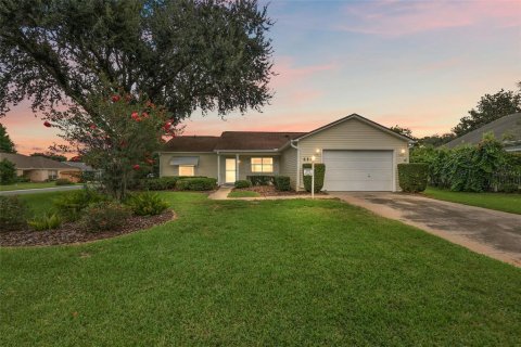 House in The Villages, Florida 2 bedrooms, 143.44 sq.m. № 1917946 - photo 1