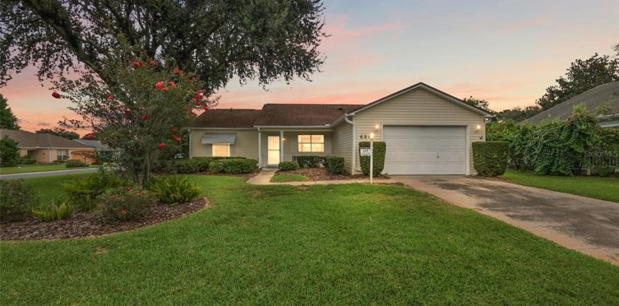 House in The Villages, Florida 2 bedrooms, 143.44 sq.m. № 1917946