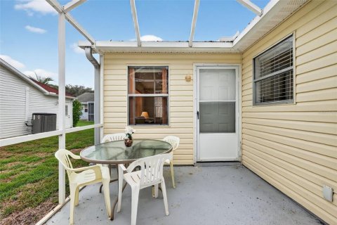 House in The Villages, Florida 2 bedrooms, 143.44 sq.m. № 1917946 - photo 24