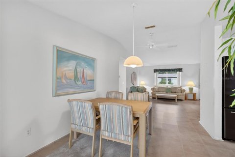House in The Villages, Florida 2 bedrooms, 143.44 sq.m. № 1917946 - photo 6