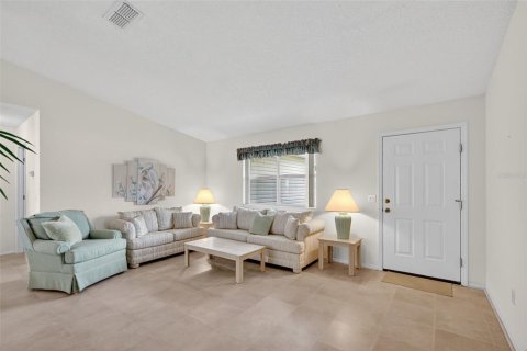 House in The Villages, Florida 2 bedrooms, 143.44 sq.m. № 1917946 - photo 3