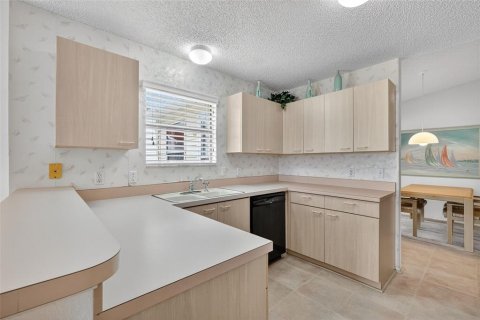 House in The Villages, Florida 2 bedrooms, 143.44 sq.m. № 1917946 - photo 9
