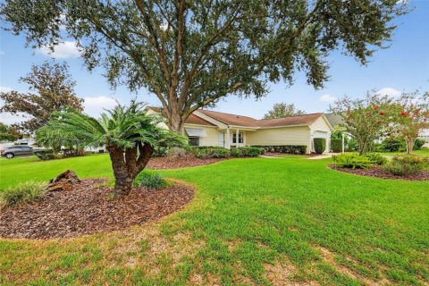 House in The Villages, Florida 2 bedrooms, 143.44 sq.m. № 1917946 - photo 29
