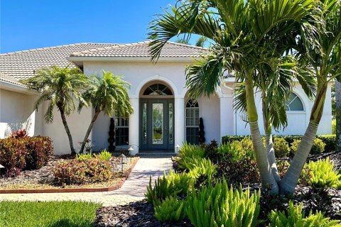 House in Sarasota, Florida 3 bedrooms, 250 sq.m. № 383278 - photo 1