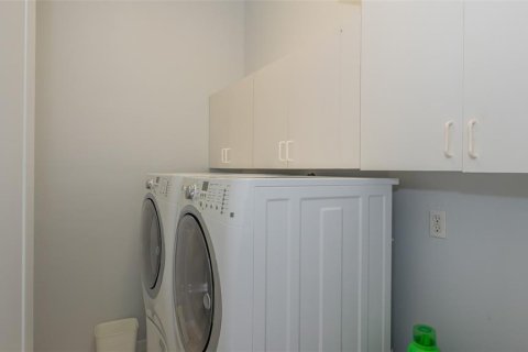 House in Sarasota, Florida 3 bedrooms, 250 sq.m. № 383278 - photo 24