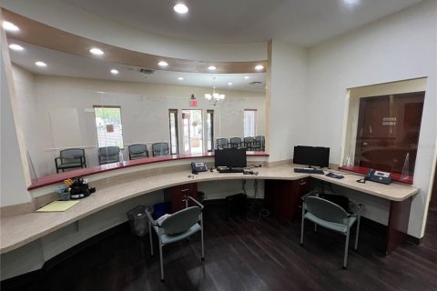 Propiedad comercial en alquiler en Brandon, Florida, 394.28 m2 № 1062887 - foto 22