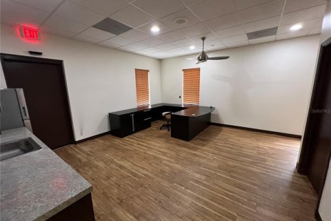 Propiedad comercial en alquiler en Brandon, Florida, 394.28 m2 № 1062887 - foto 24
