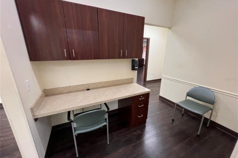Propiedad comercial en alquiler en Brandon, Florida, 394.28 m2 № 1062887 - foto 23