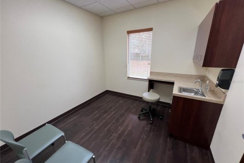 Propiedad comercial en alquiler en Brandon, Florida, 394.28 m2 № 1062887 - foto 28