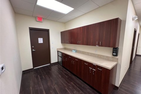 Propiedad comercial en alquiler en Brandon, Florida, 394.28 m2 № 1062887 - foto 30