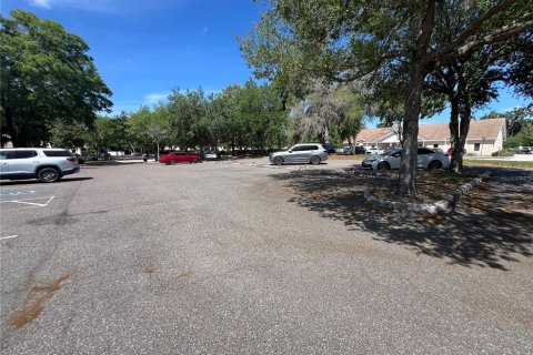 Propiedad comercial en alquiler en Brandon, Florida, 394.28 m2 № 1062887 - foto 5
