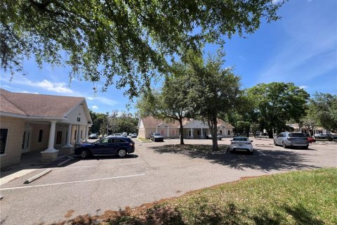 Propiedad comercial en alquiler en Brandon, Florida, 394.28 m2 № 1062887 - foto 6
