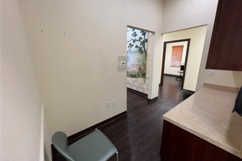 Propiedad comercial en alquiler en Brandon, Florida, 394.28 m2 № 1062887 - foto 20