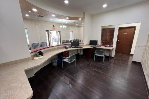 Propiedad comercial en alquiler en Brandon, Florida, 394.28 m2 № 1062887 - foto 21