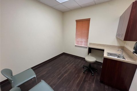 Propiedad comercial en alquiler en Brandon, Florida, 394.28 m2 № 1062887 - foto 29