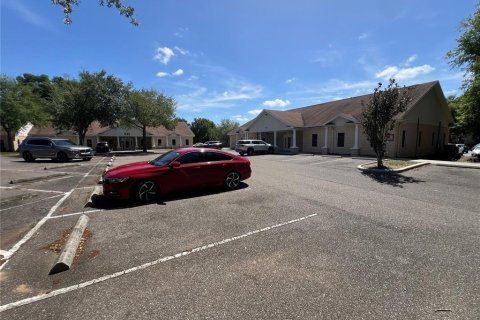 Propiedad comercial en alquiler en Brandon, Florida, 394.28 m2 № 1062887 - foto 7