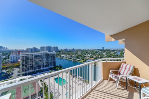 Condo in Hallandale Beach, Florida, 2 bedrooms  № 2004905 - photo 28