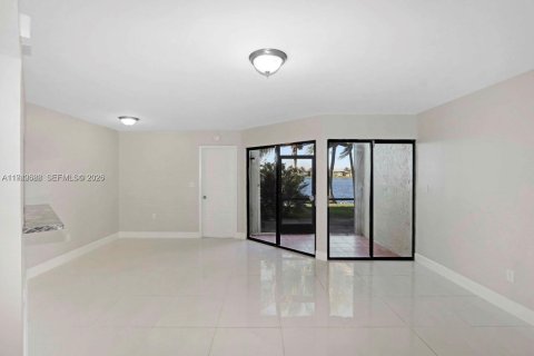 Condo in Homestead, Florida, 2 bedrooms  № 1997984 - photo 4