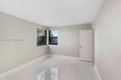 Condo in Homestead, Florida, 2 bedrooms  № 1997984 - photo 9