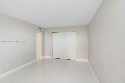 Condo in Homestead, Florida, 2 bedrooms  № 1997984 - photo 10