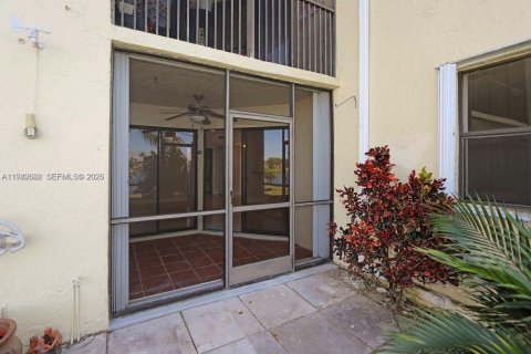 Condo in Homestead, Florida, 2 bedrooms  № 1997984 - photo 17