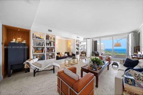 Снять в аренду кондоминиум в Ки-Бискейн, Флорида 3 спальни, 258.27м2, № 2031629 - фото 1