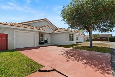 House in Hialeah, Florida 3 bedrooms, 140.1 sq.m. № 1731782 - photo 2