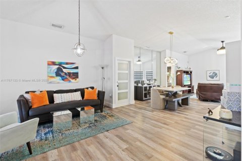 House in Hialeah, Florida 3 bedrooms, 140.1 sq.m. № 1731782 - photo 4