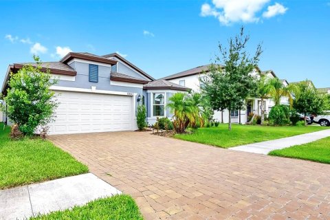 House in Tampa, Florida 4 bedrooms, 200.3 sq.m. № 1808235 - photo 1