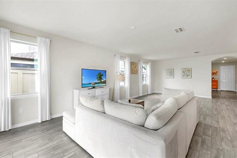 House in Tampa, Florida 4 bedrooms, 200.3 sq.m. № 1808235 - photo 17