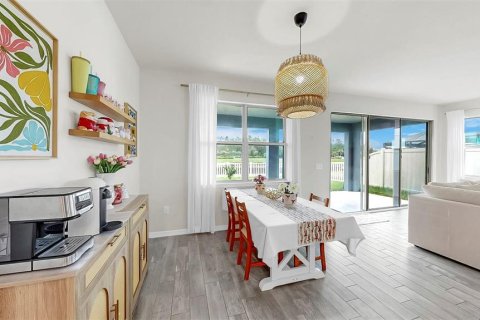 House in Tampa, Florida 4 bedrooms, 200.3 sq.m. № 1808235 - photo 14