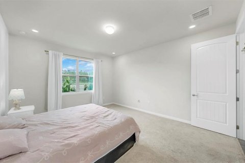 House in Tampa, Florida 4 bedrooms, 200.3 sq.m. № 1808235 - photo 27