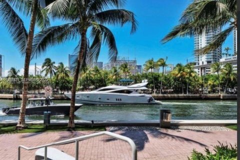 Condominio en alquiler en Miami, Florida, 41.9 m2 № 1988035 - foto 4