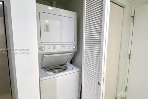 Condominio en alquiler en Miami, Florida, 41.9 m2 № 1988035 - foto 19