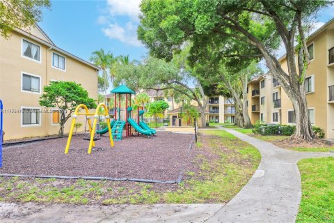 Condo in Coral Springs, Florida, 2 bedrooms  № 1708193 - photo 2